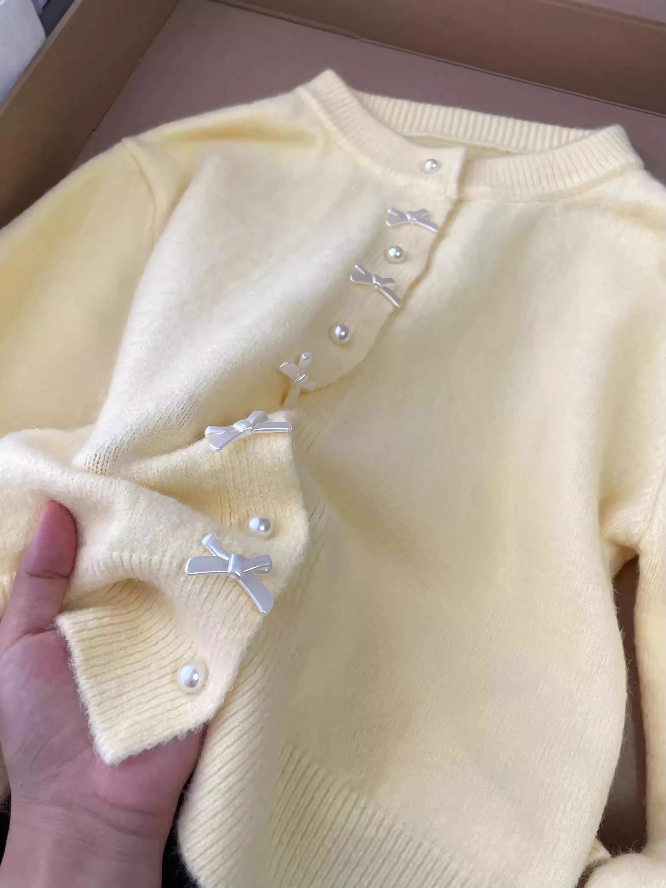 Women's Sweater Gentle Style Long Sleeve Pearl Button Top Spring Autumn New O-Neck Sweet Bow Yellow Knitted Cardigan Coat