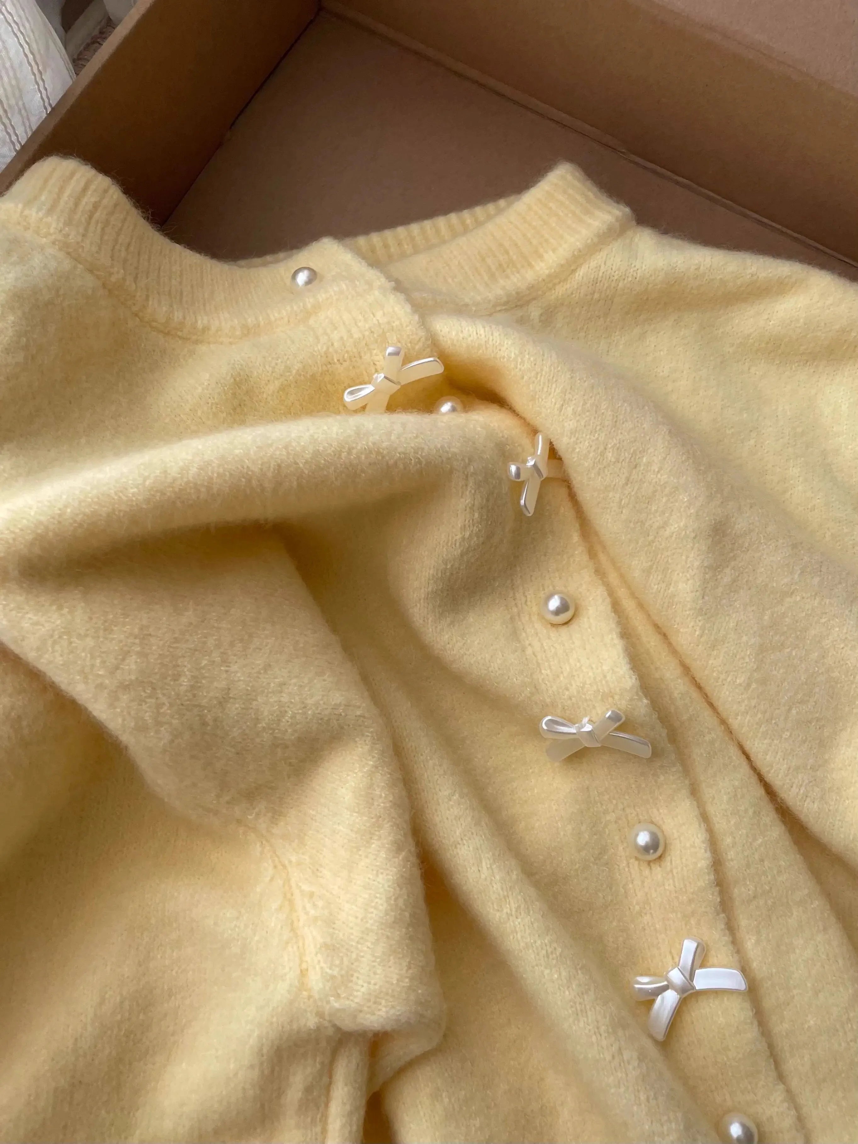 Women's Sweater Gentle Style Long Sleeve Pearl Button Top Spring Autumn New O-Neck Sweet Bow Yellow Knitted Cardigan Coat